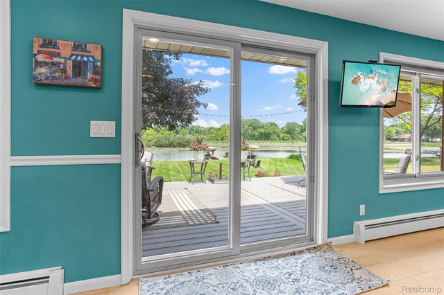 345 Beverly Island Drive, Waterford Charter Township, MI 48328