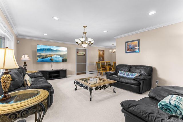 345 Beverly Island Drive, Waterford Charter Township, MI 48328