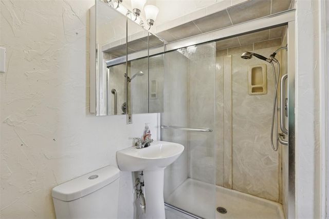 800 Quail Ridge Road, Newcastle, OK 73065