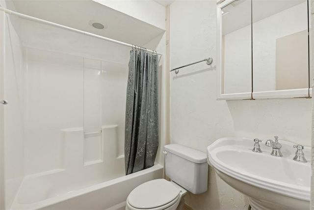 800 Quail Ridge Road, Newcastle, OK 73065