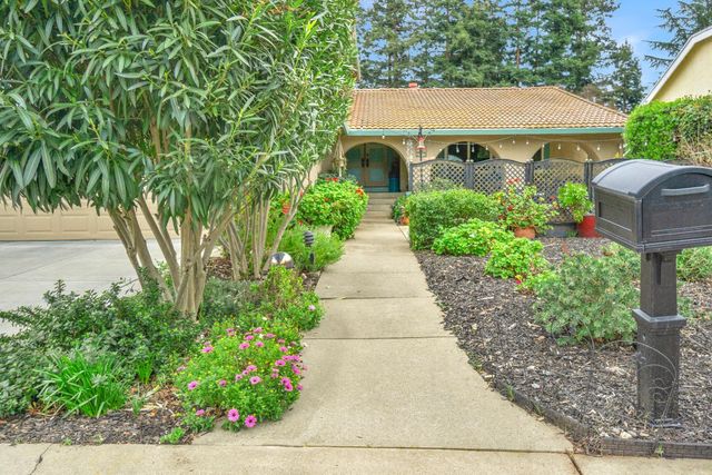 8548 Iris Crest Way, Elk Grove, CA 95624