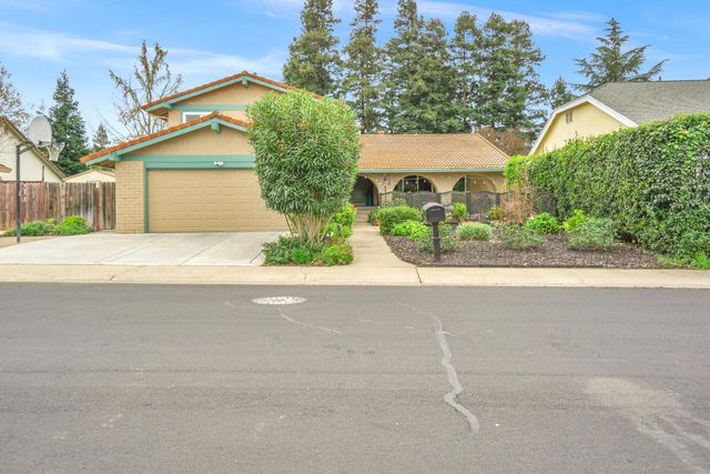 8548 Iris Crest Way, Elk Grove, CA 95624