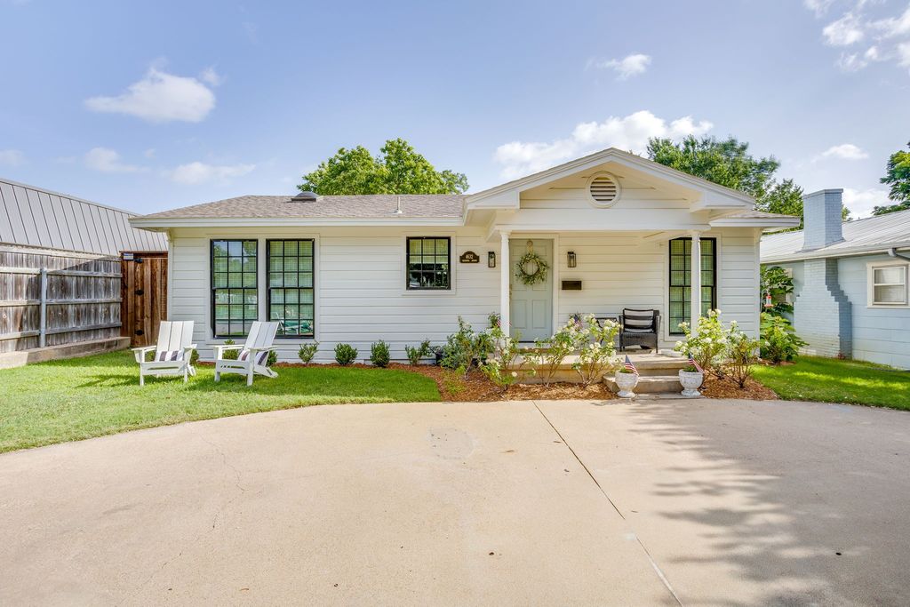 4632 Pershing Avenue, Fort Worth, TX 76107