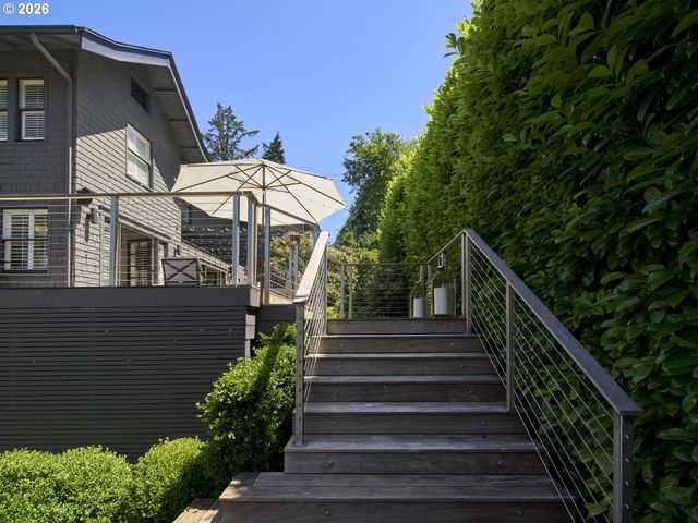 2768 Sw FERN St, Portland, OR 97201