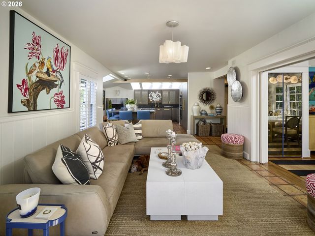 2768 Sw FERN St, Portland, OR 97201