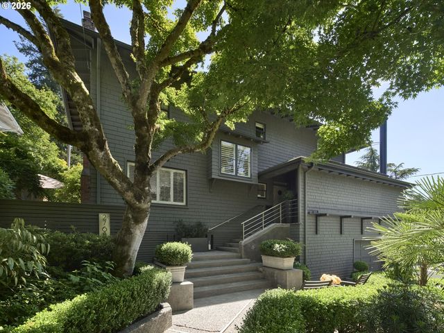 2768 Sw FERN St, Portland, OR 97201