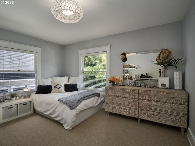 2768 Sw FERN St, Portland, OR 97201