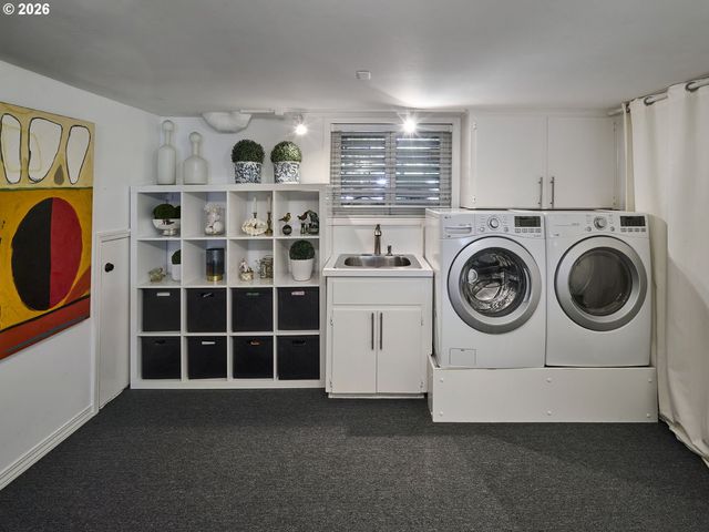 2768 Sw FERN St, Portland, OR 97201