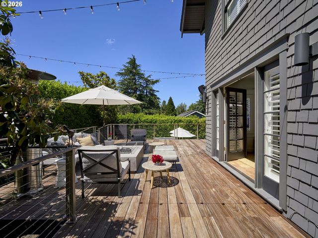 2768 Sw FERN St, Portland, OR 97201