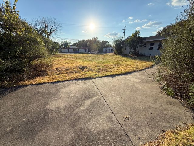 811 N Travis Street, Sherman, TX 75090