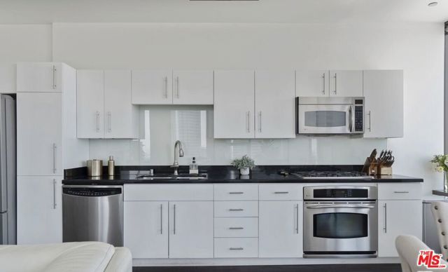 1100 Wilshire Boulevard 2806, Los Angeles, CA 90017
