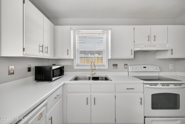 807 Spy Glass Court, Wilmington, NC 28411