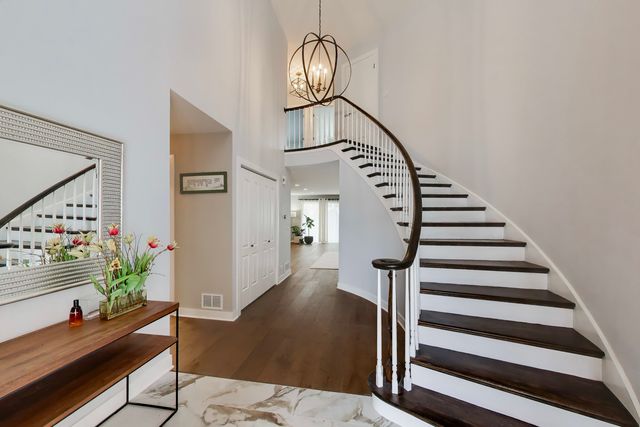 26 The Court Of Island Point, Northbrook, IL 60062