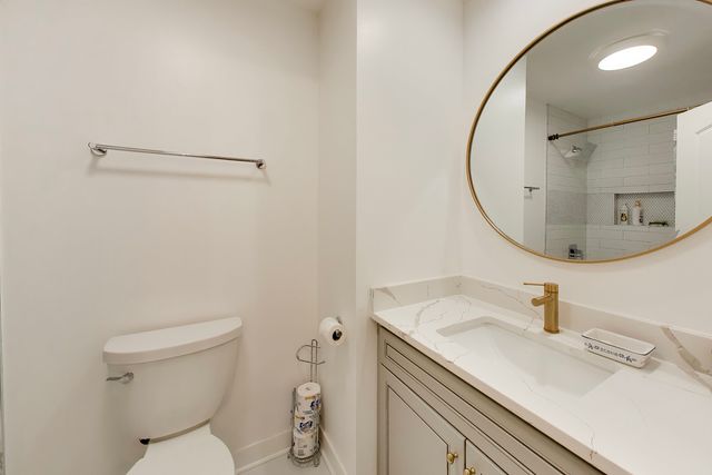 26 The Court Of Island Point, Northbrook, IL 60062