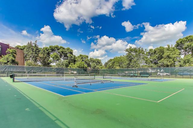 26 The Court Of Island Point, Northbrook, IL 60062