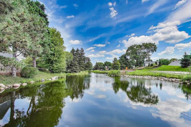 26 The Court Of Island Point, Northbrook, IL 60062