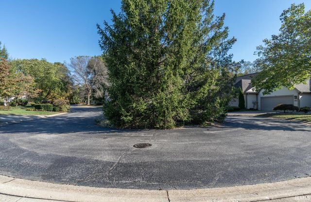 2814 S St Remy Circle, Bloomington, IN 47401