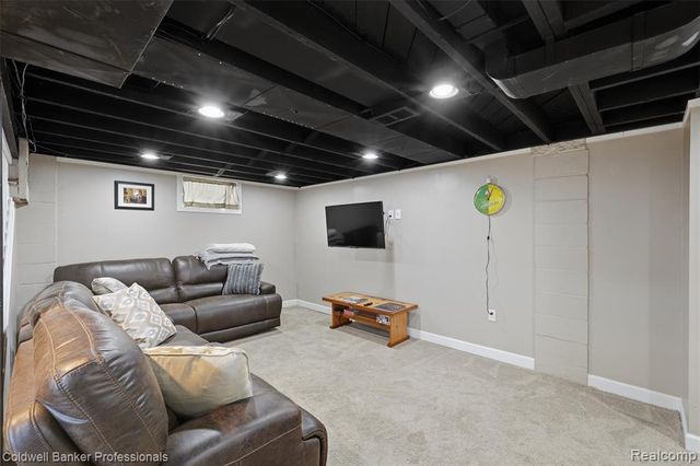 927 Montrose Avenue, Royal Oak, MI 48073
