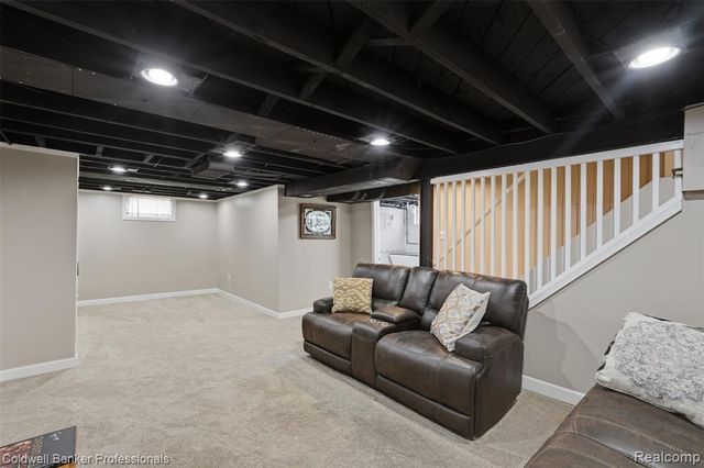 927 Montrose Avenue, Royal Oak, MI 48073