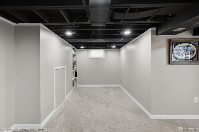 927 Montrose Avenue, Royal Oak, MI 48073