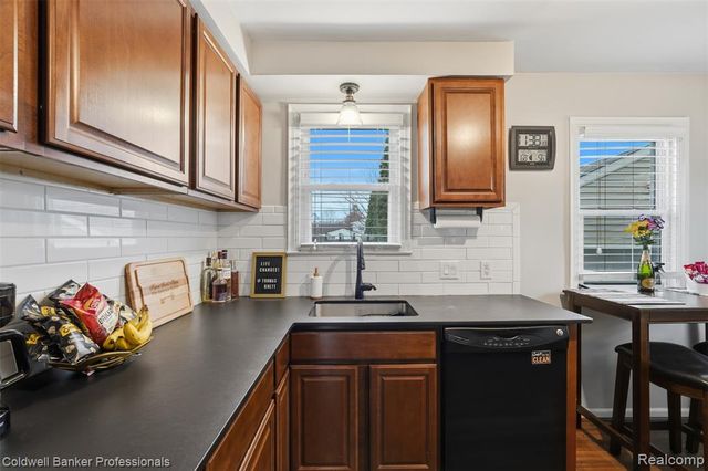 927 Montrose Avenue, Royal Oak, MI 48073