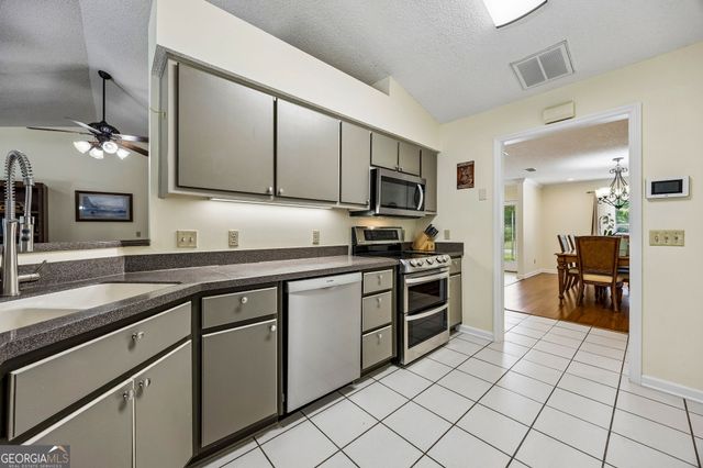71 Sadler Cove Drive, Woodbine, GA 31569
