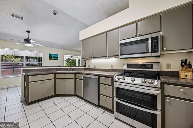 71 Sadler Cove Drive, Woodbine, GA 31569
