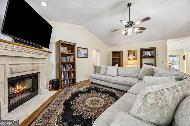71 Sadler Cove Drive, Woodbine, GA 31569