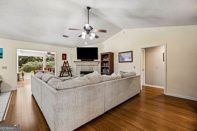 71 Sadler Cove Drive, Woodbine, GA 31569