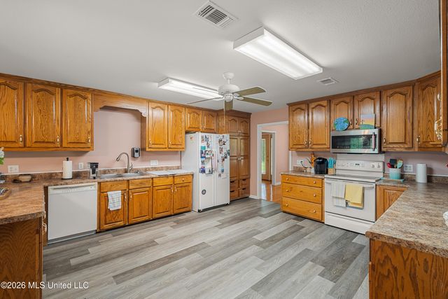 28 J D Aultman Road, Sumrall, MS 39482