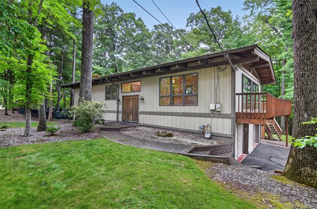 2 Catalina Court, Suffern, NY 10901