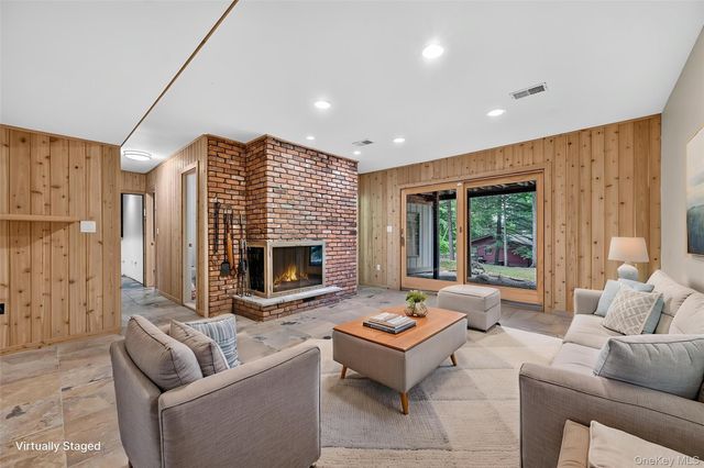 2 Catalina Court, Suffern, NY 10901