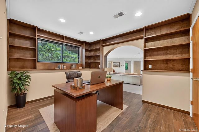 2 Catalina Court, Suffern, NY 10901