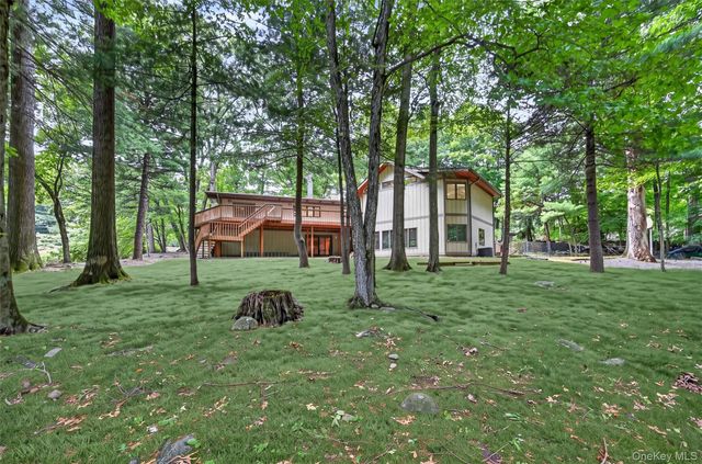 2 Catalina Court, Suffern, NY 10901