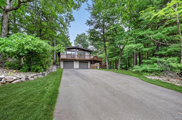 2 Catalina Court, Suffern, NY 10901