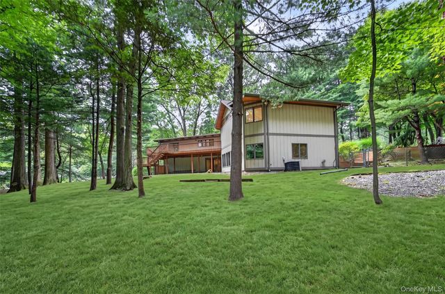 2 Catalina Court, Suffern, NY 10901