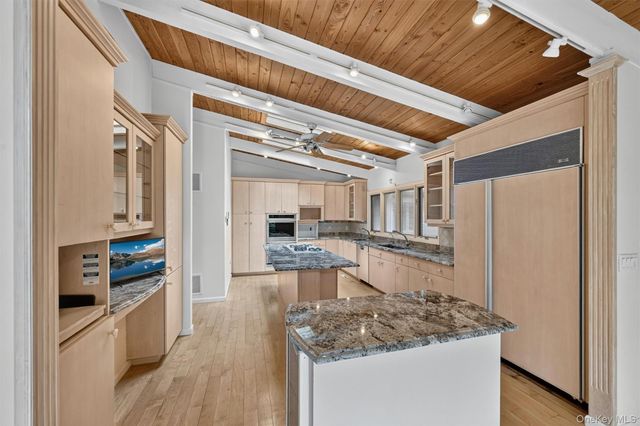 2 Catalina Court, Suffern, NY 10901