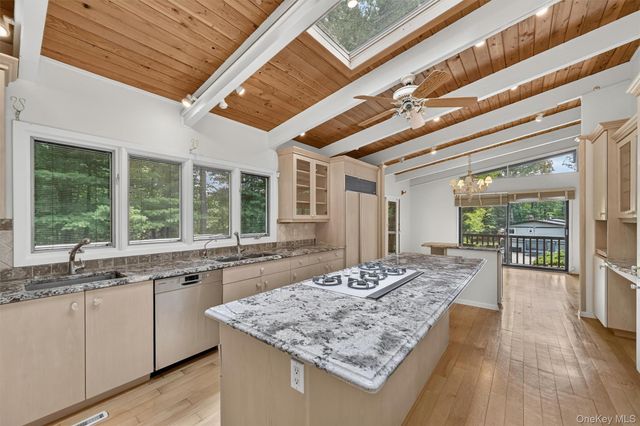 2 Catalina Court, Suffern, NY 10901