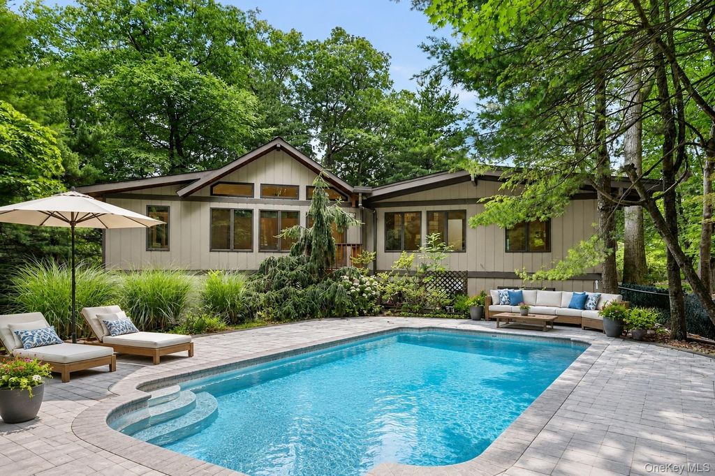 2 Catalina Court, Suffern, NY 10901