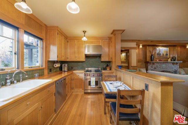 4814 W 1st Street, Los Angeles, CA 90004