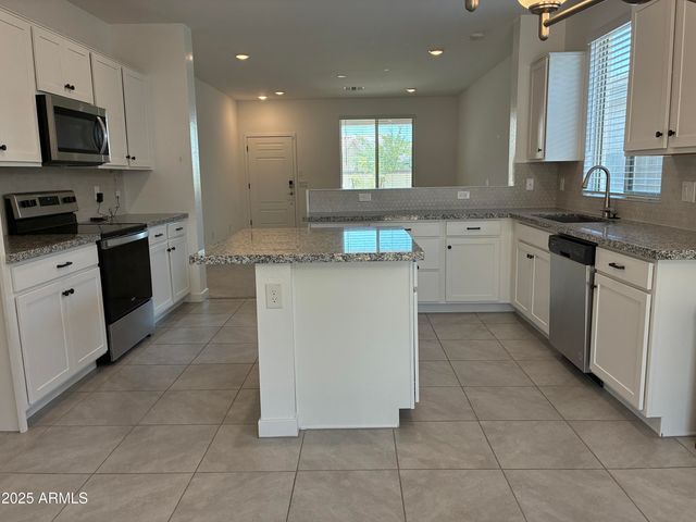 16878 W DIANA Avenue, Waddell, AZ 85355