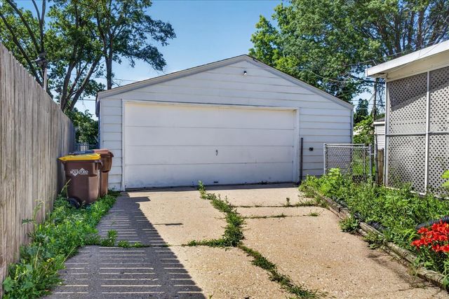 2724 Lawndale Avenue, Rockford, IL 61101