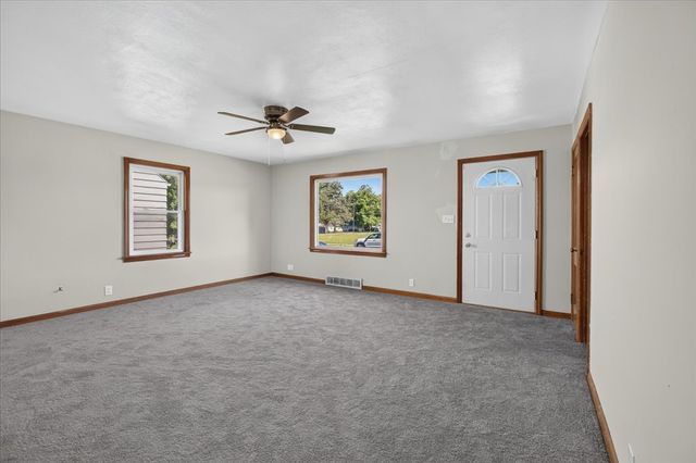 2724 Lawndale Avenue, Rockford, IL 61101