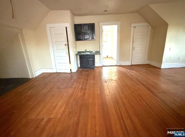 66 Scheerer, Newark, NJ 07112