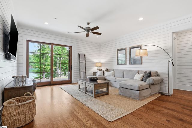 147 S Edgewater Drive, Sunset, SC 29685
