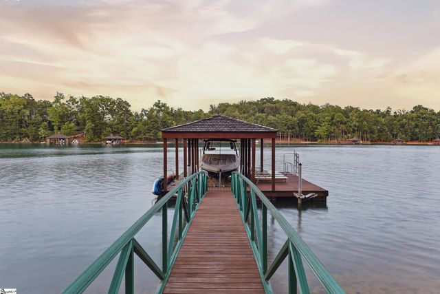 147 S Edgewater Drive, Sunset, SC 29685