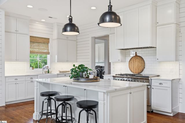 147 S Edgewater Drive, Sunset, SC 29685
