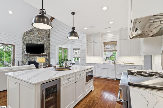 147 S Edgewater Drive, Sunset, SC 29685