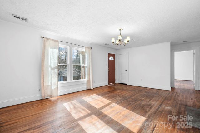 1606 Poplar Street NW, Lenoir, NC 28645