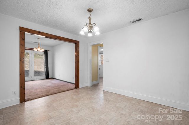 1606 Poplar Street NW, Lenoir, NC 28645